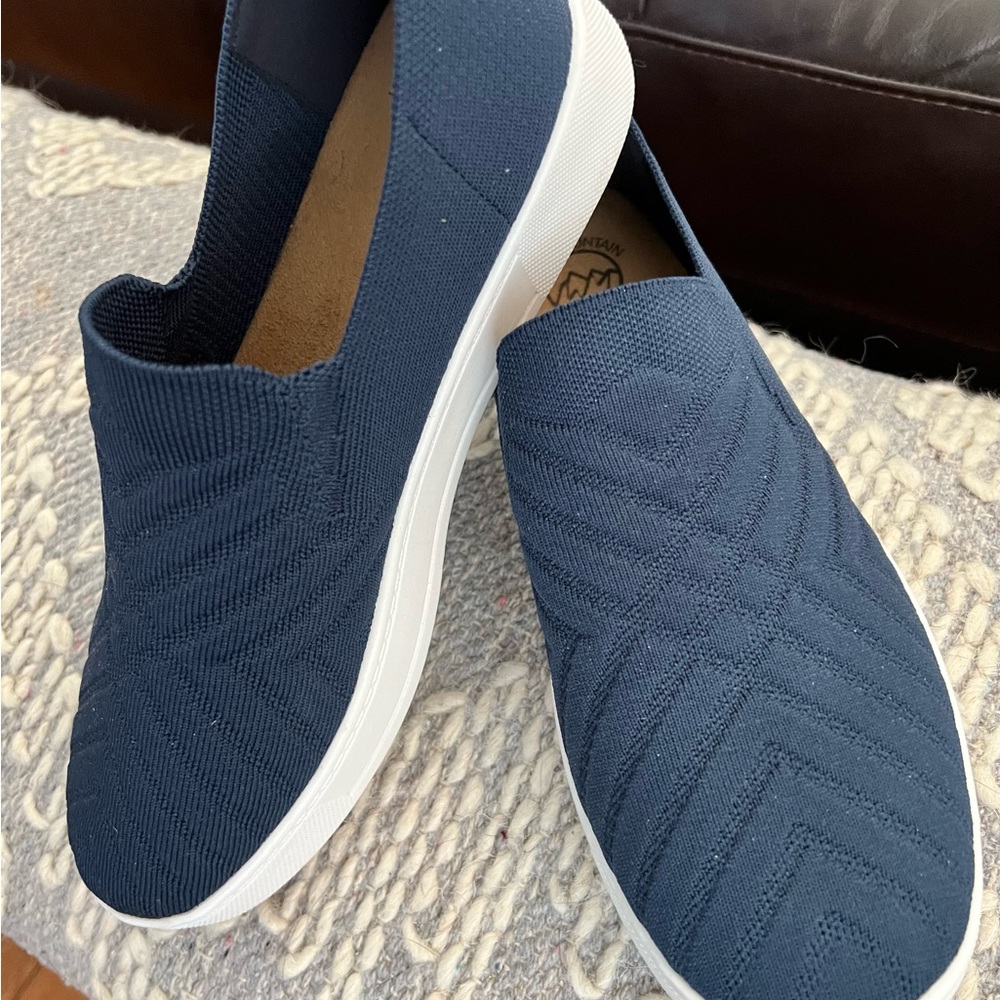 Women's Navy Slip-On White Mountain sneakers - Picture 2 of 6